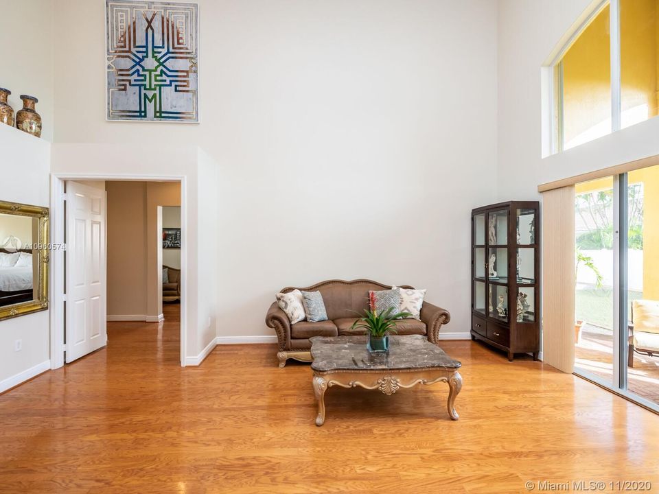 Vendido Recientemente: $623,000 (5 camas, 4 baños, 3119 Pies cuadrados)