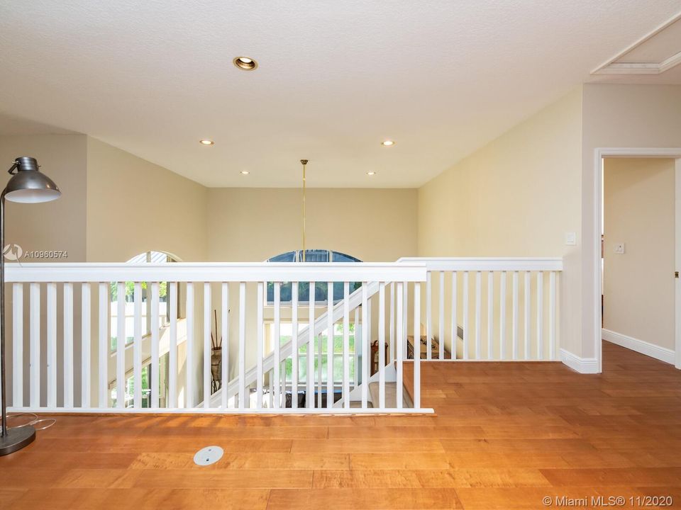 Vendido Recientemente: $623,000 (5 camas, 4 baños, 3119 Pies cuadrados)