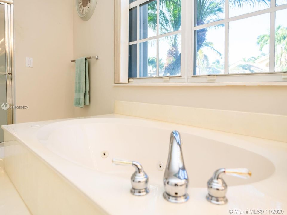Vendido Recientemente: $623,000 (5 camas, 4 baños, 3119 Pies cuadrados)