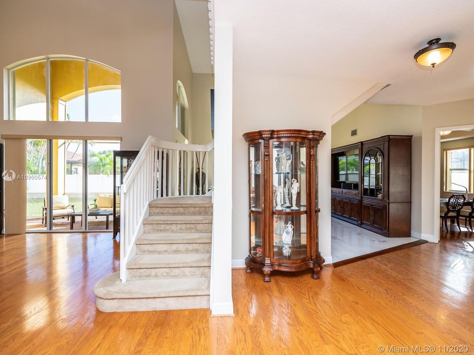 Vendido Recientemente: $623,000 (5 camas, 4 baños, 3119 Pies cuadrados)