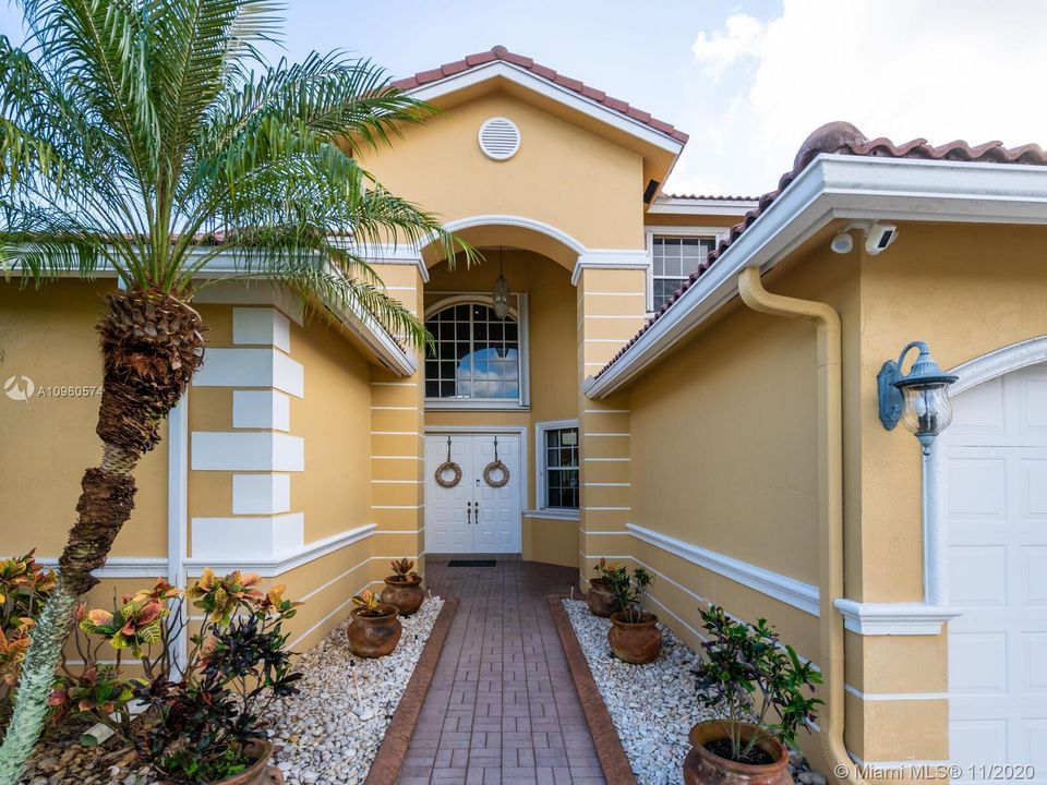 Vendido Recientemente: $623,000 (5 camas, 4 baños, 3119 Pies cuadrados)