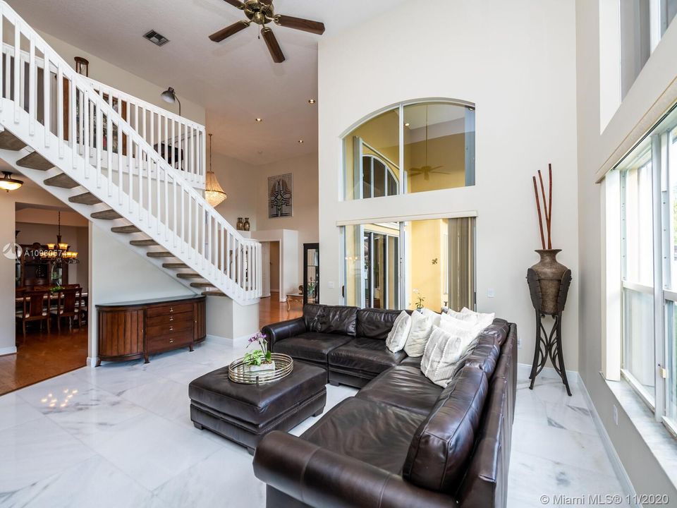 Vendido Recientemente: $623,000 (5 camas, 4 baños, 3119 Pies cuadrados)