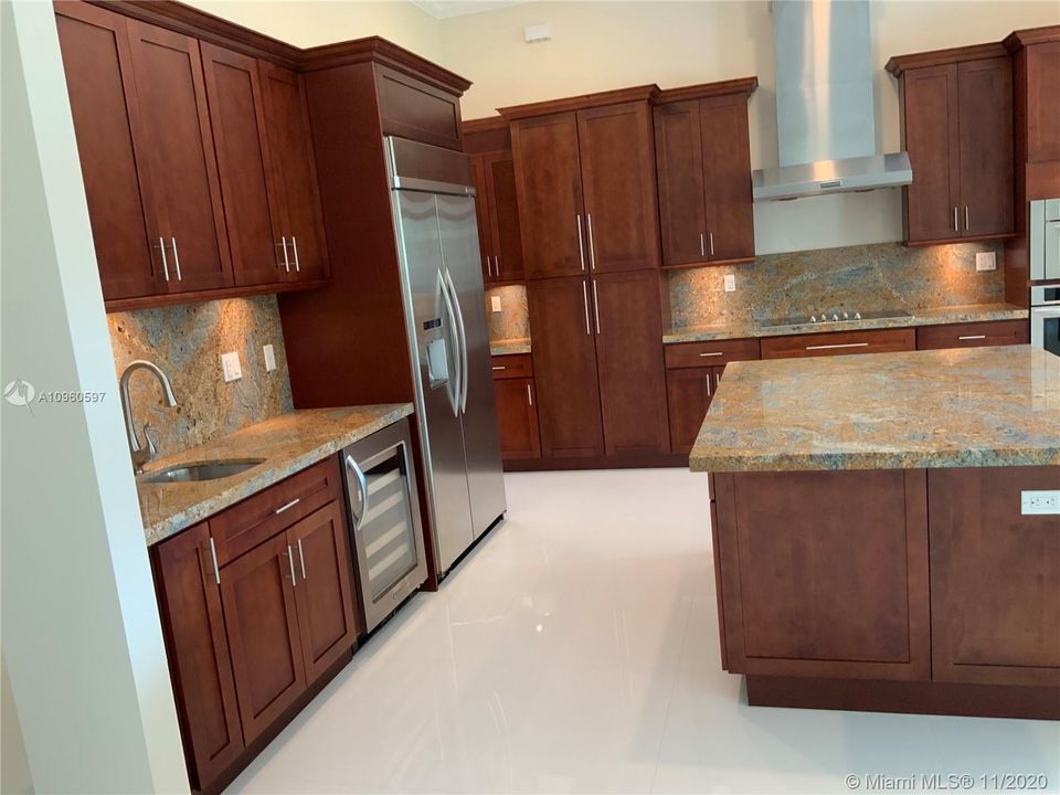 Recently Rented: $7,500 (5 beds, 5 baths, 3615 Square Feet)
