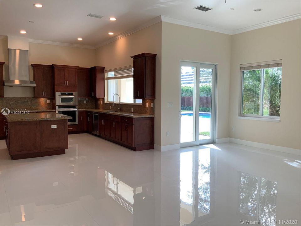 Recently Rented: $7,500 (5 beds, 5 baths, 3615 Square Feet)
