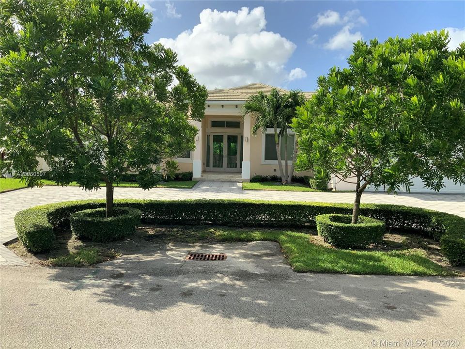 Recently Rented: $7,500 (5 beds, 5 baths, 3615 Square Feet)