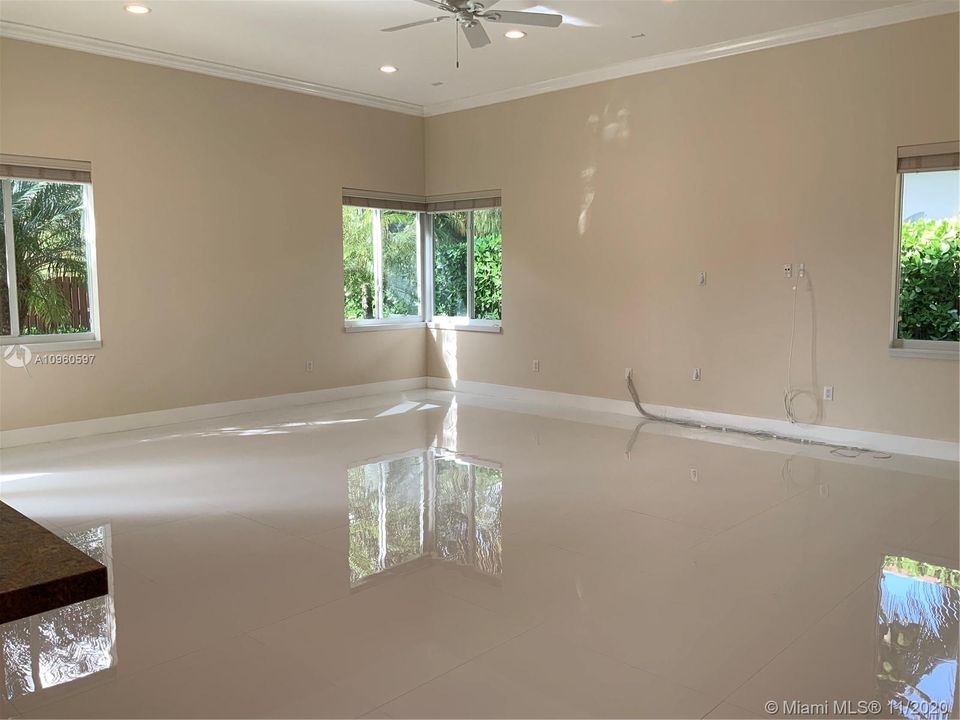 Recently Rented: $7,500 (5 beds, 5 baths, 3615 Square Feet)