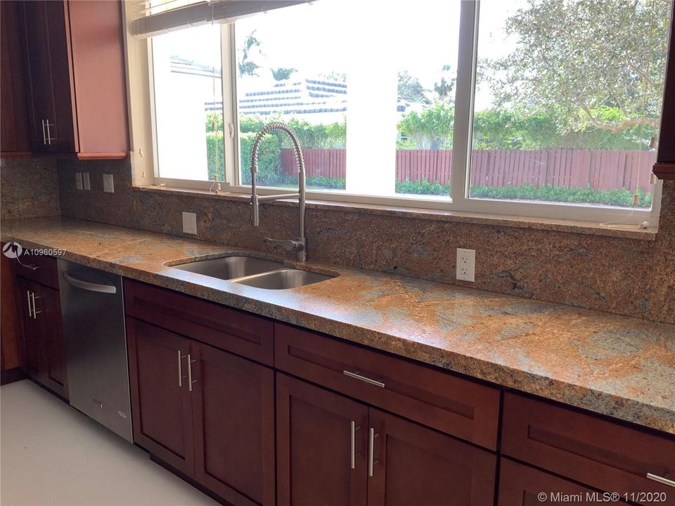 Recently Rented: $7,500 (5 beds, 5 baths, 3615 Square Feet)