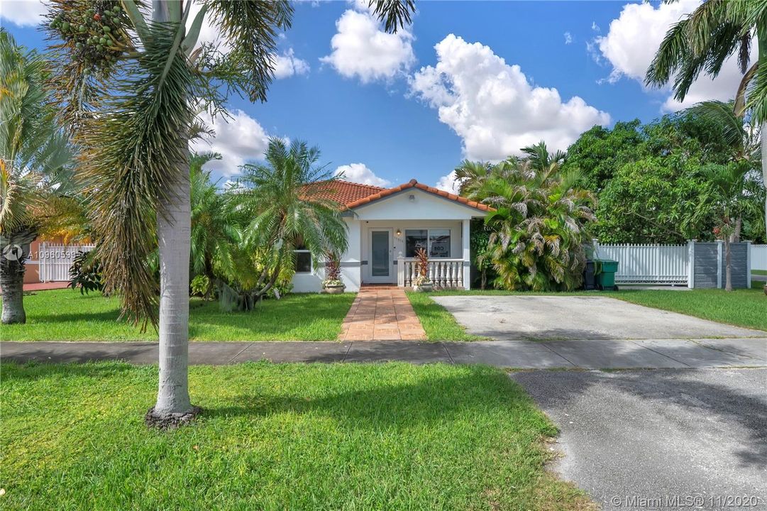 Recently Sold: $350,000 (3 beds, 2 baths, 1309 Square Feet)