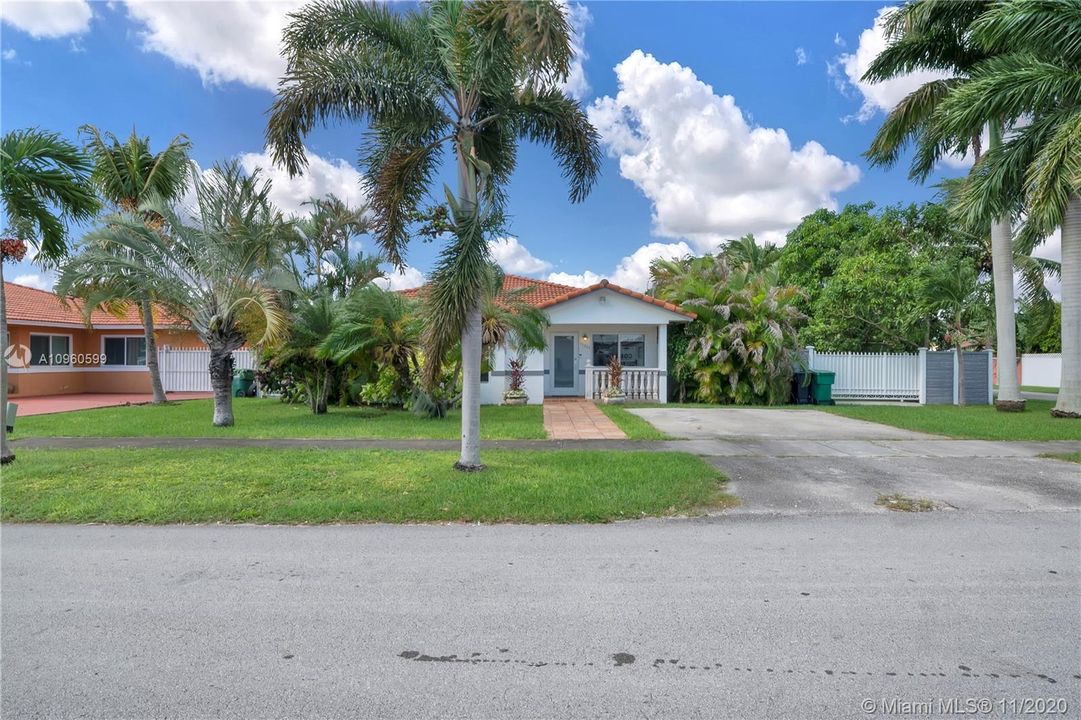 Recently Sold: $350,000 (3 beds, 2 baths, 1309 Square Feet)