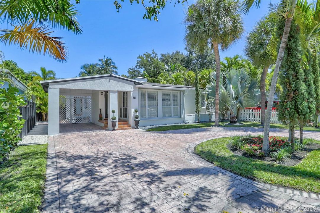 Recently Sold: $887,000 (4 beds, 2 baths, 2030 Square Feet)