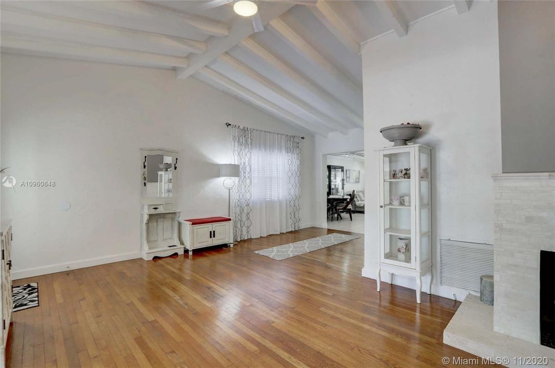 Recently Sold: $887,000 (4 beds, 2 baths, 2030 Square Feet)