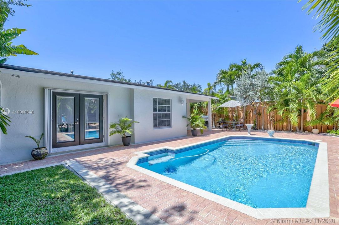 Recently Sold: $887,000 (4 beds, 2 baths, 2030 Square Feet)