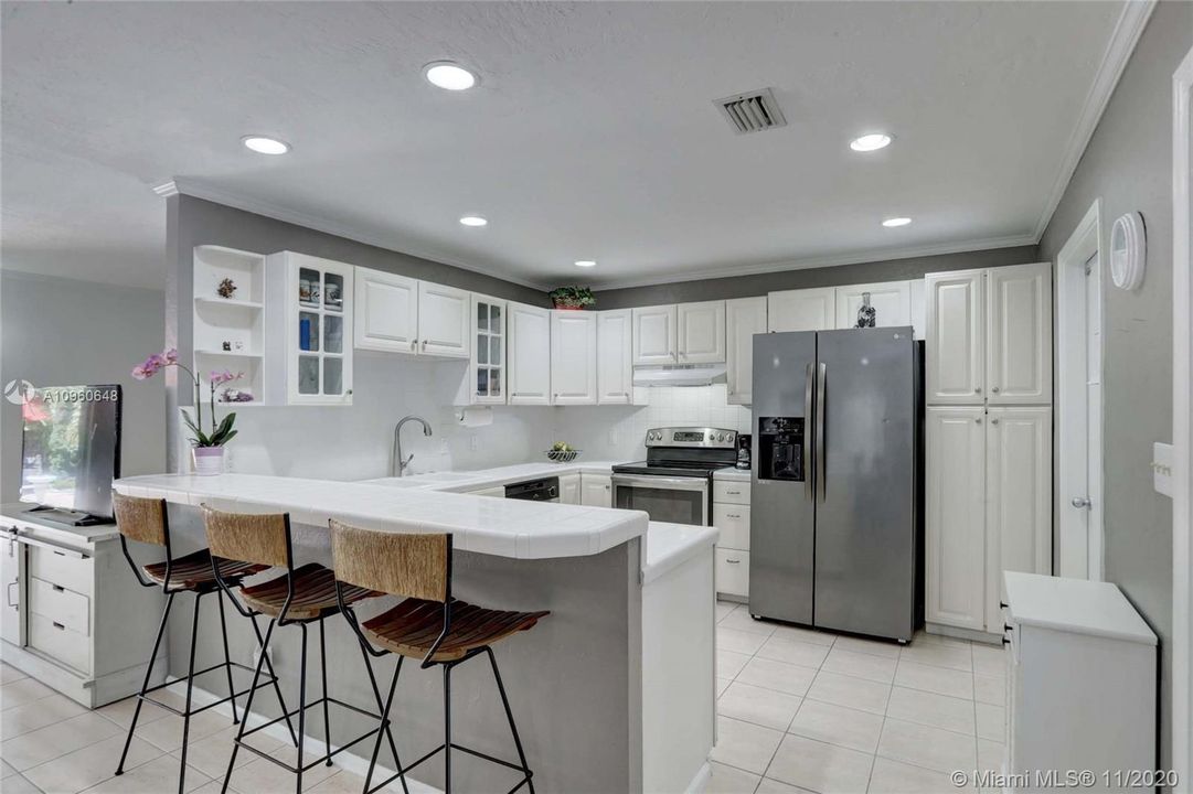 Recently Sold: $887,000 (4 beds, 2 baths, 2030 Square Feet)