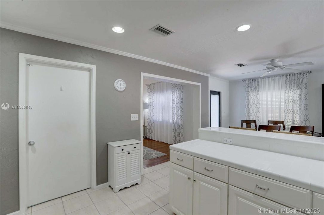 Recently Sold: $887,000 (4 beds, 2 baths, 2030 Square Feet)