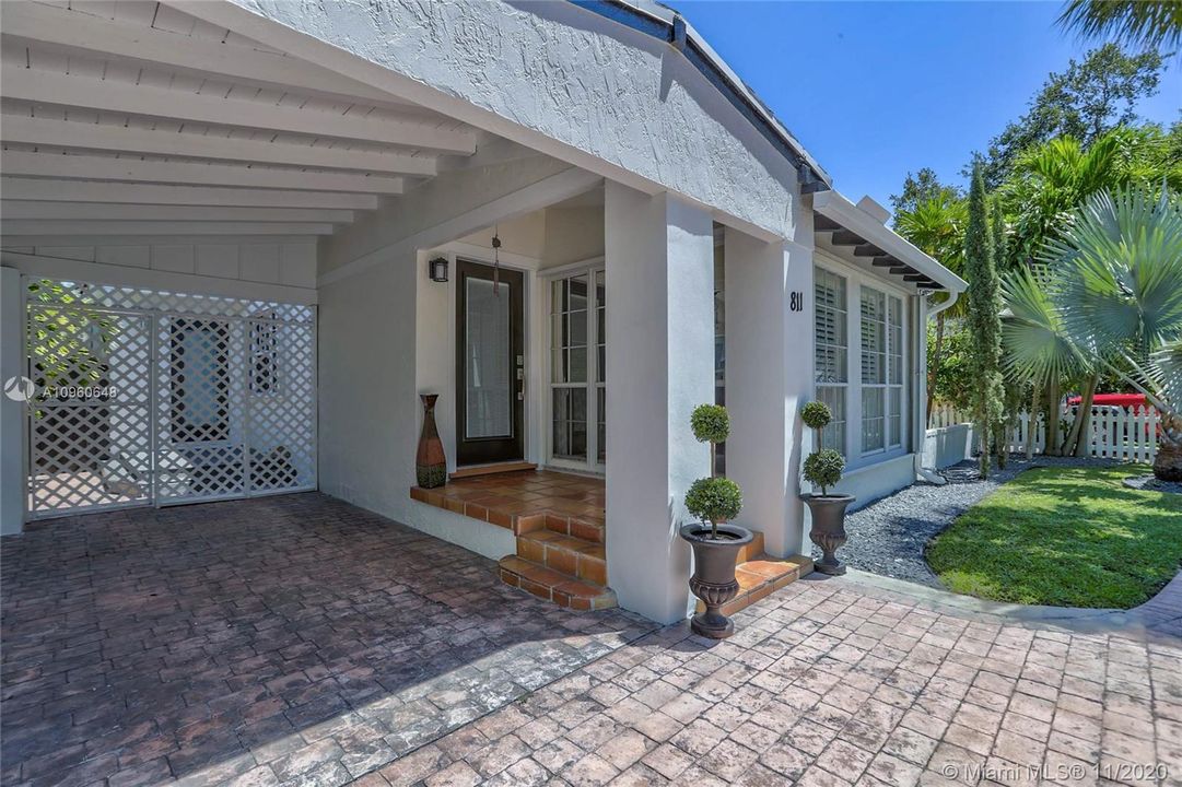 Recently Sold: $887,000 (4 beds, 2 baths, 2030 Square Feet)