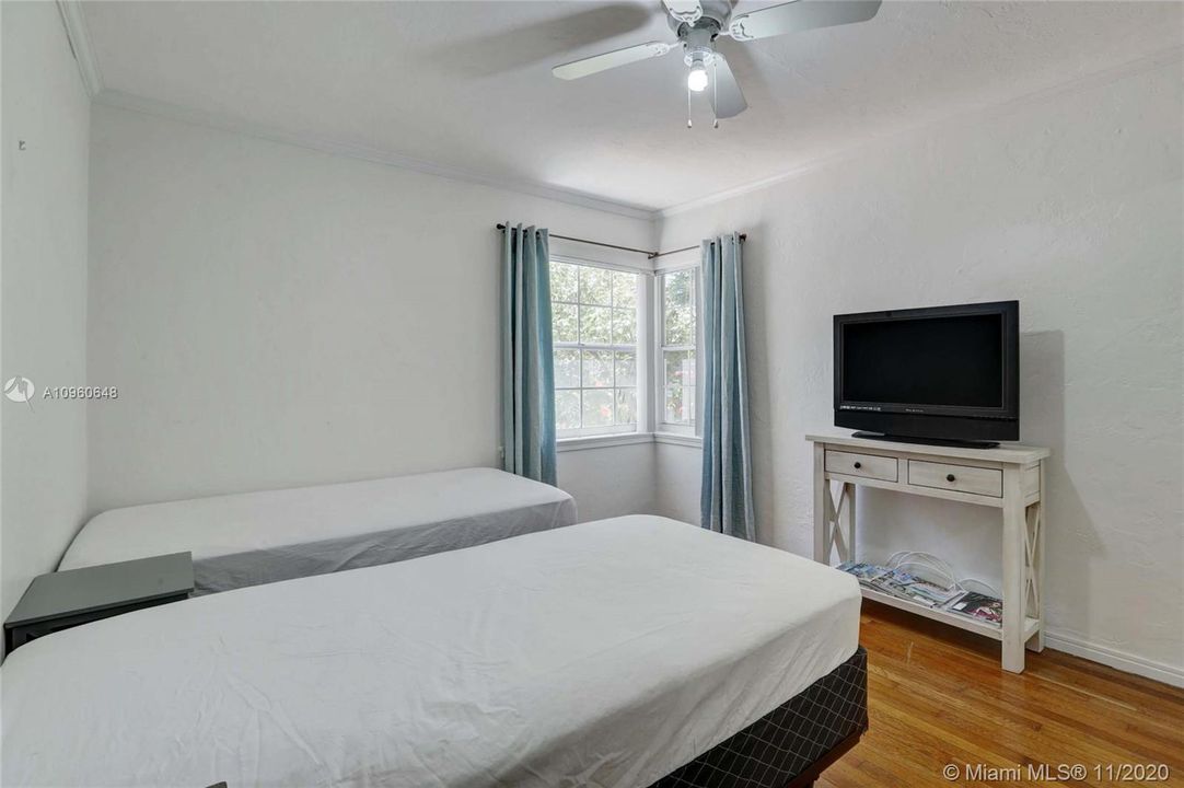 Recently Sold: $887,000 (4 beds, 2 baths, 2030 Square Feet)