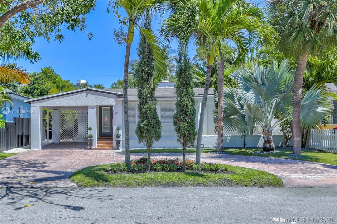 Recently Sold: $887,000 (4 beds, 2 baths, 2030 Square Feet)