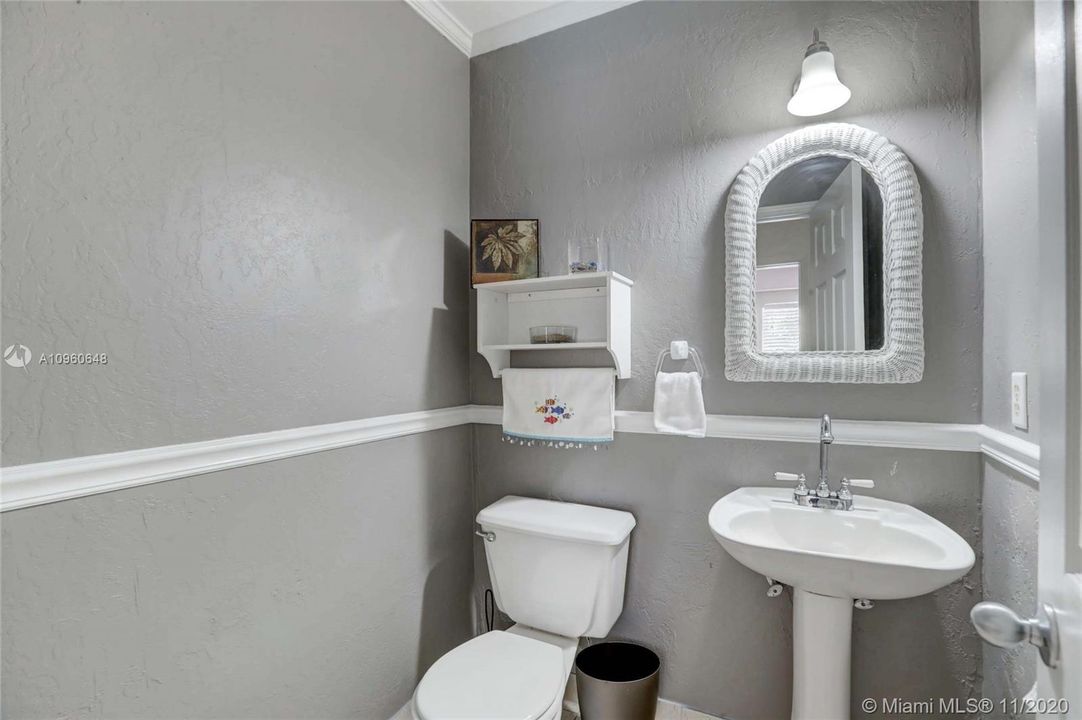 Recently Sold: $887,000 (4 beds, 2 baths, 2030 Square Feet)