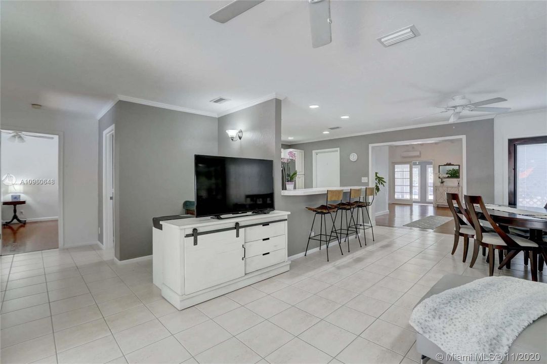 Recently Sold: $887,000 (4 beds, 2 baths, 2030 Square Feet)