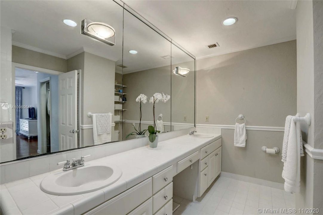 Recently Sold: $887,000 (4 beds, 2 baths, 2030 Square Feet)