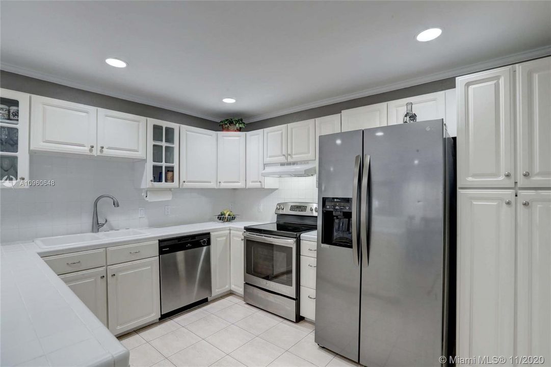 Recently Sold: $887,000 (4 beds, 2 baths, 2030 Square Feet)