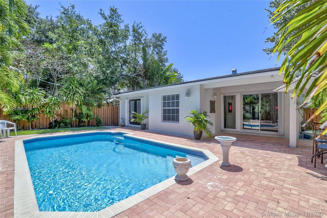 Recently Sold: $887,000 (4 beds, 2 baths, 2030 Square Feet)