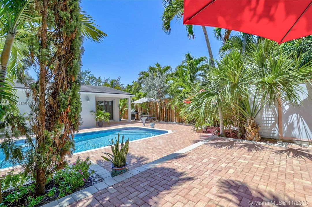 Recently Sold: $887,000 (4 beds, 2 baths, 2030 Square Feet)