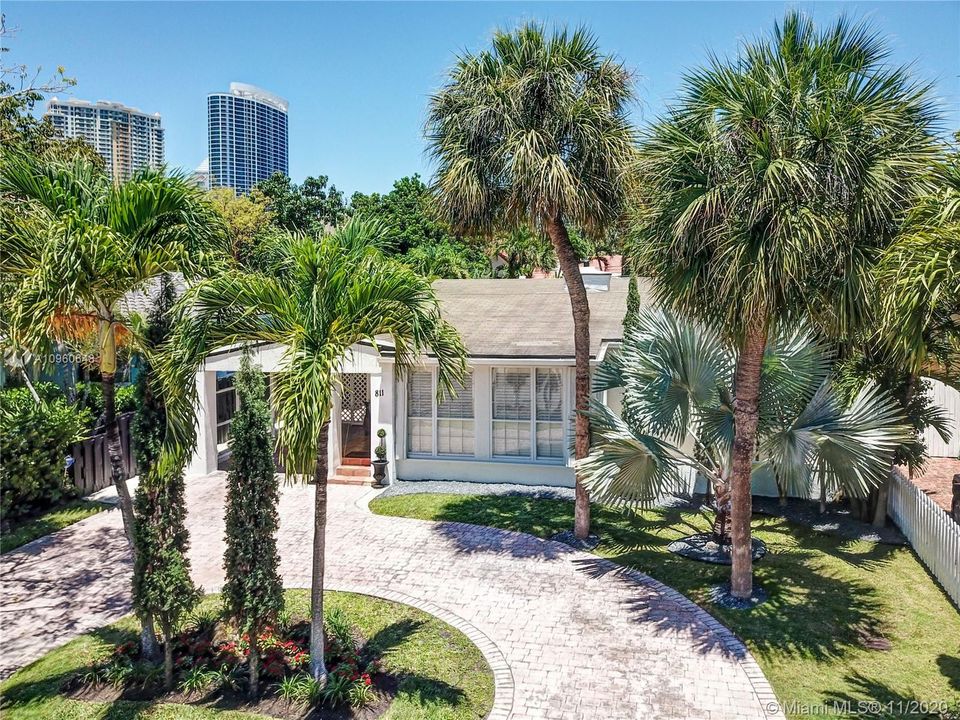 Recently Sold: $887,000 (4 beds, 2 baths, 2030 Square Feet)