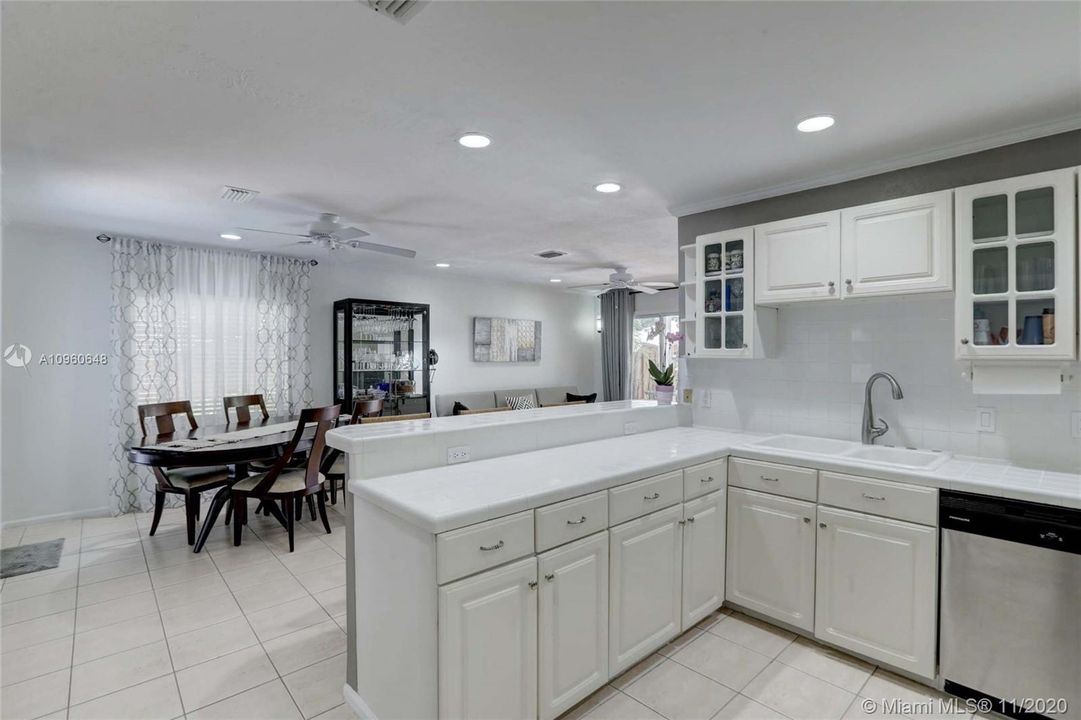 Recently Sold: $887,000 (4 beds, 2 baths, 2030 Square Feet)