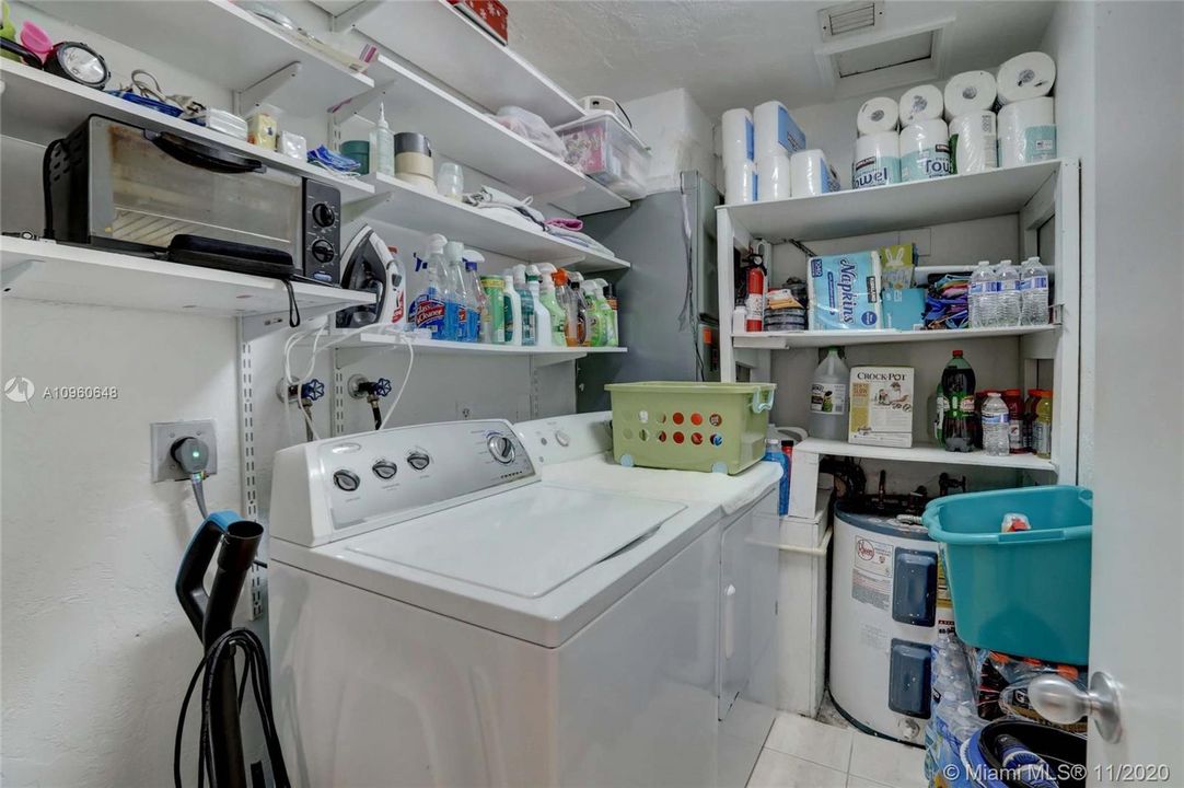 Recently Sold: $887,000 (4 beds, 2 baths, 2030 Square Feet)