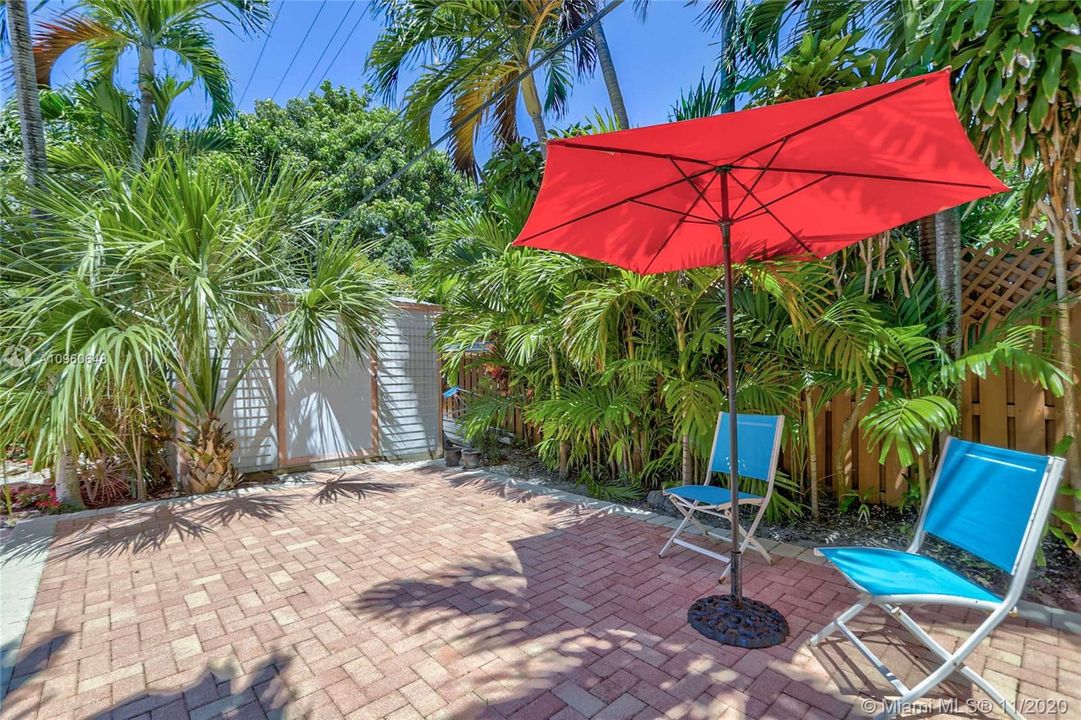 Recently Sold: $887,000 (4 beds, 2 baths, 2030 Square Feet)