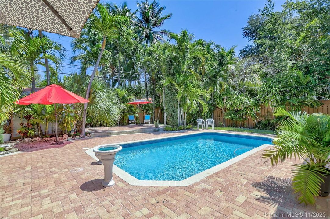 Recently Sold: $887,000 (4 beds, 2 baths, 2030 Square Feet)