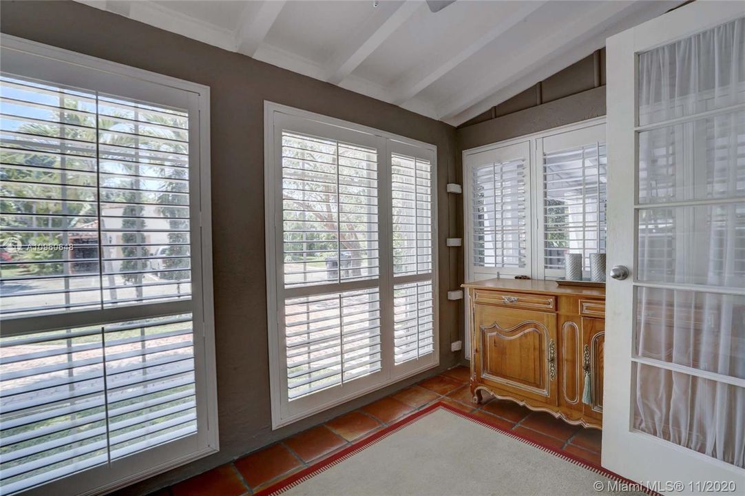 Recently Sold: $887,000 (4 beds, 2 baths, 2030 Square Feet)