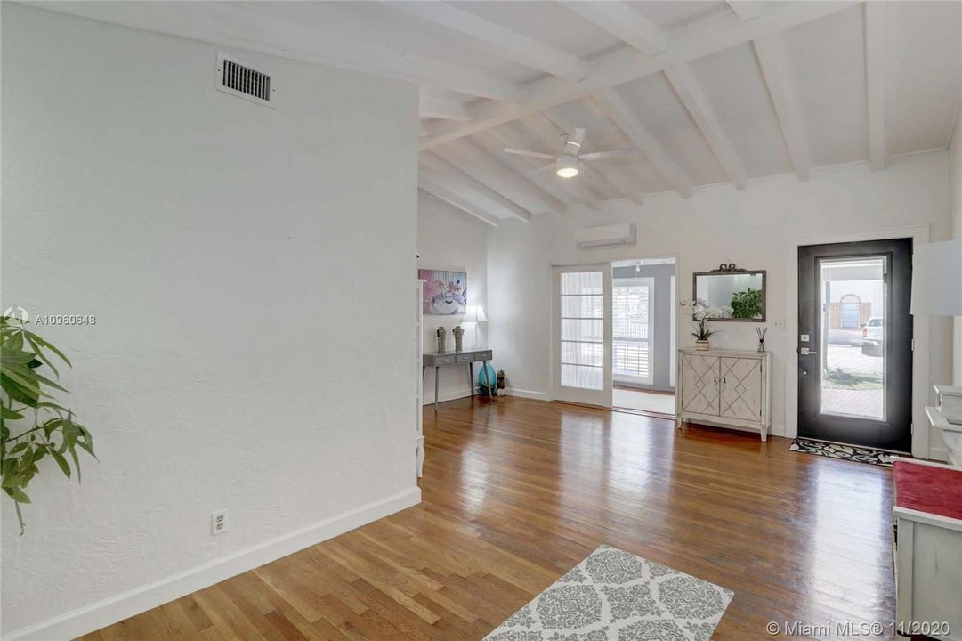 Recently Sold: $887,000 (4 beds, 2 baths, 2030 Square Feet)