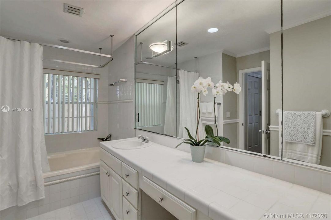 Recently Sold: $887,000 (4 beds, 2 baths, 2030 Square Feet)