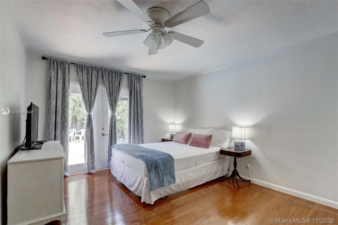 Recently Sold: $887,000 (4 beds, 2 baths, 2030 Square Feet)