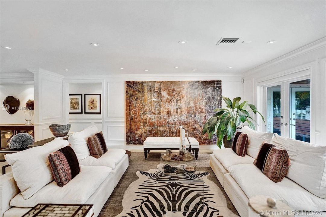 Vendido Recientemente: $2,350,000 (5 camas, 4 baños, 3970 Pies cuadrados)