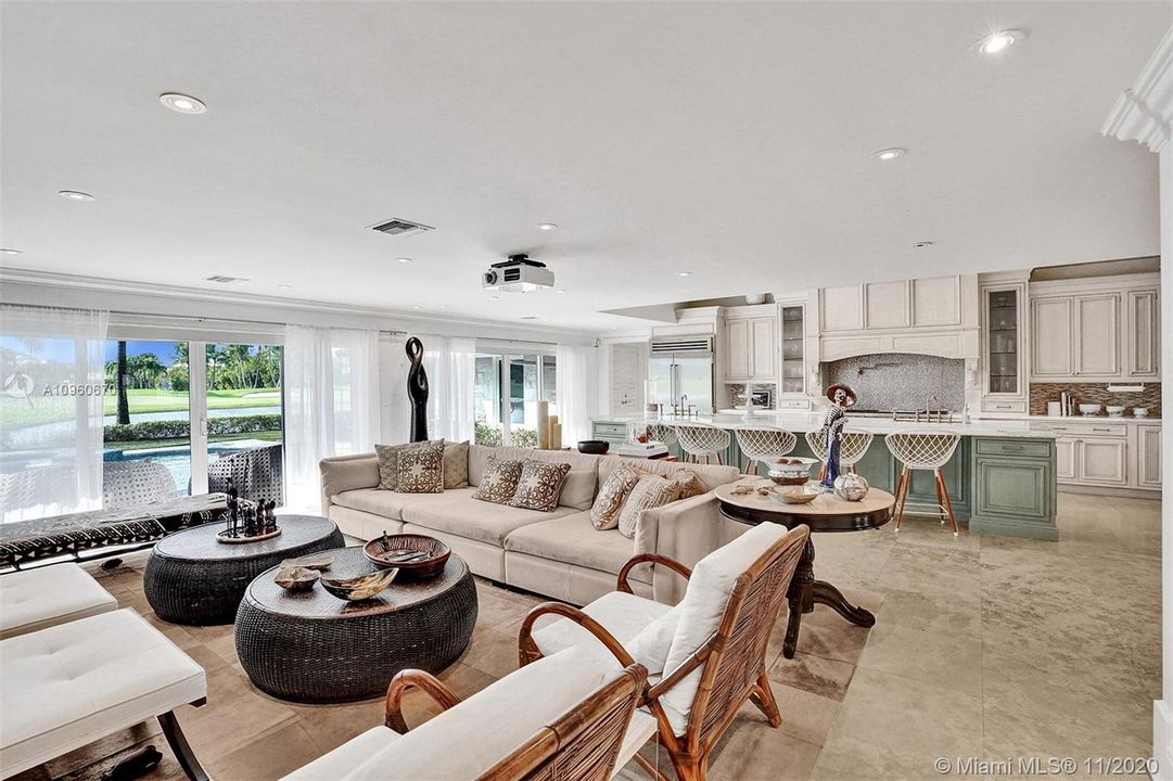 Vendido Recientemente: $2,350,000 (5 camas, 4 baños, 3970 Pies cuadrados)
