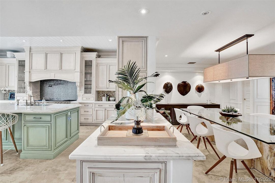 Vendido Recientemente: $2,350,000 (5 camas, 4 baños, 3970 Pies cuadrados)