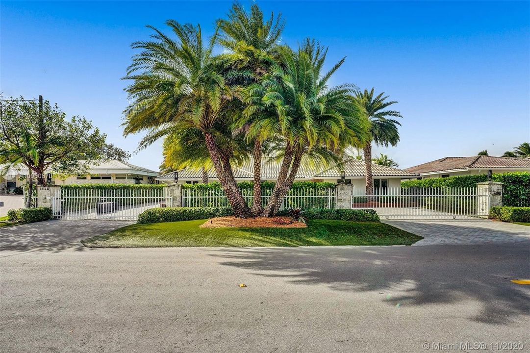 Vendido Recientemente: $2,350,000 (5 camas, 4 baños, 3970 Pies cuadrados)