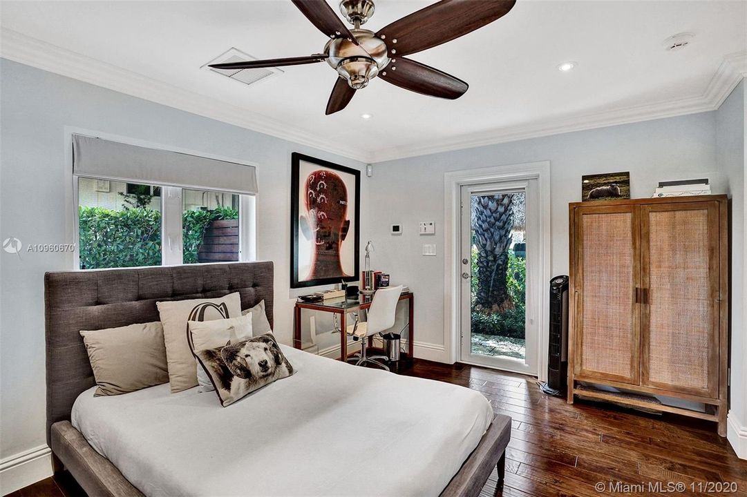 Vendido Recientemente: $2,350,000 (5 camas, 4 baños, 3970 Pies cuadrados)