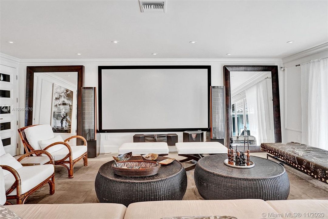 Vendido Recientemente: $2,350,000 (5 camas, 4 baños, 3970 Pies cuadrados)