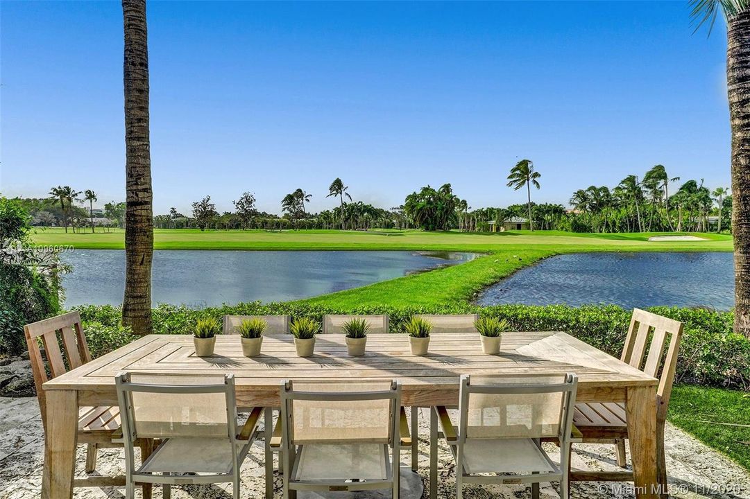 Vendido Recientemente: $2,350,000 (5 camas, 4 baños, 3970 Pies cuadrados)