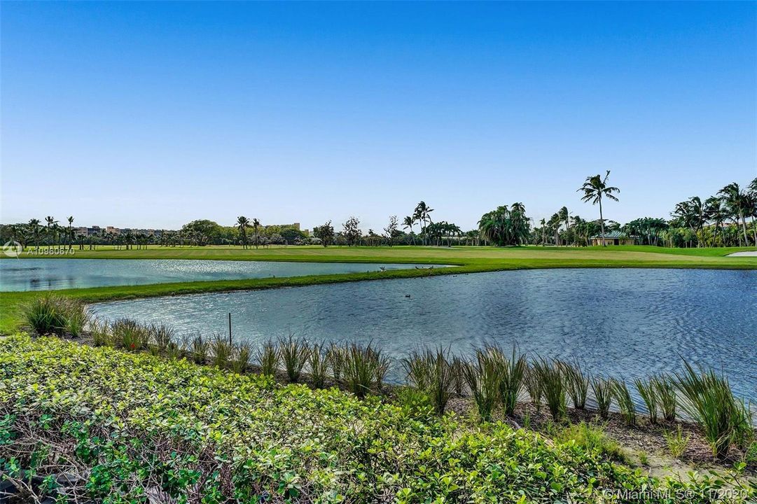 Vendido Recientemente: $2,350,000 (5 camas, 4 baños, 3970 Pies cuadrados)