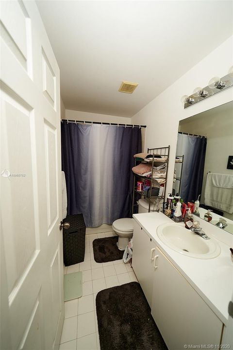 FULL 2ND BATHROOM