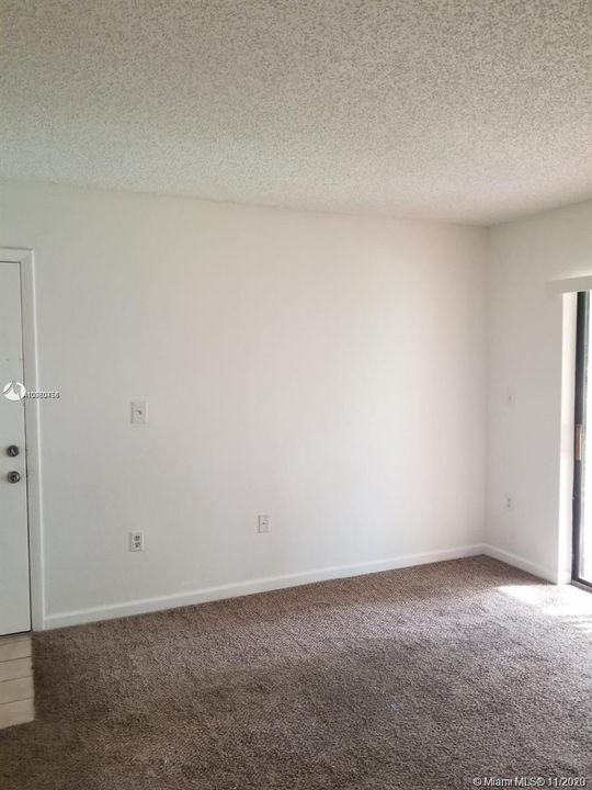 Recently Rented: $1,275 (1 beds, 1 baths, 739 Square Feet)