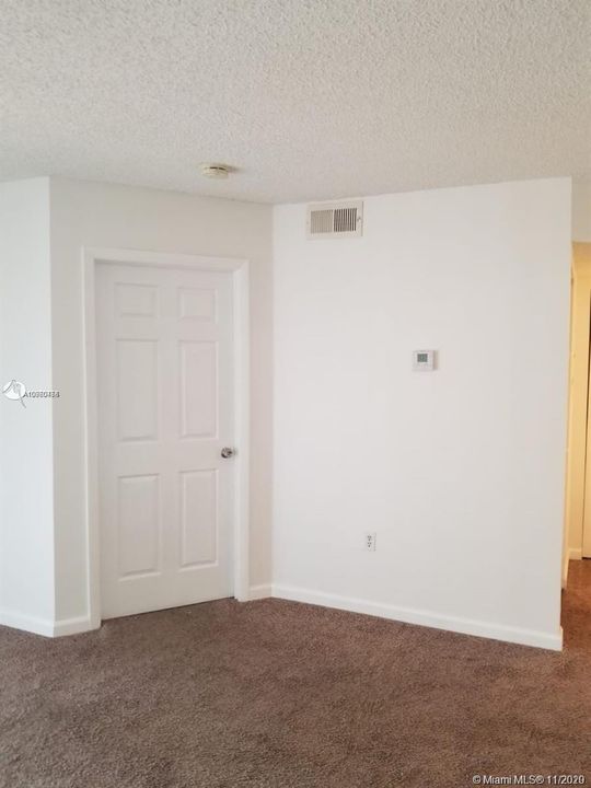 Recently Rented: $1,275 (1 beds, 1 baths, 739 Square Feet)