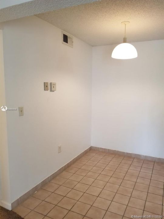 Recently Rented: $1,275 (1 beds, 1 baths, 739 Square Feet)