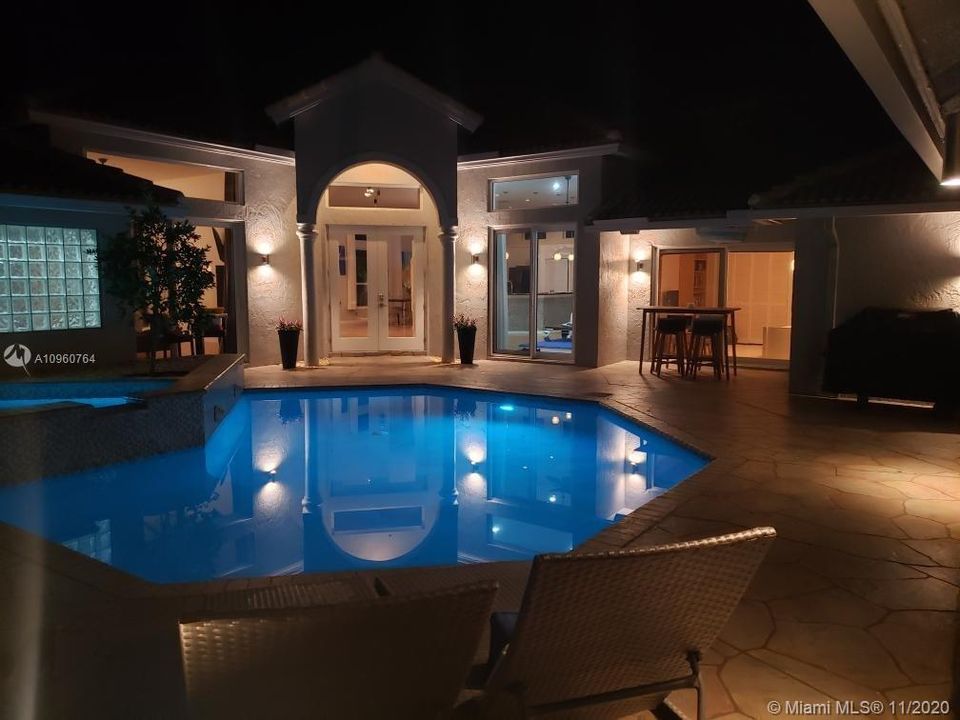 Недавно продано: $699,000 (4 спален, 3 ванн, 2785 Квадратных фут)