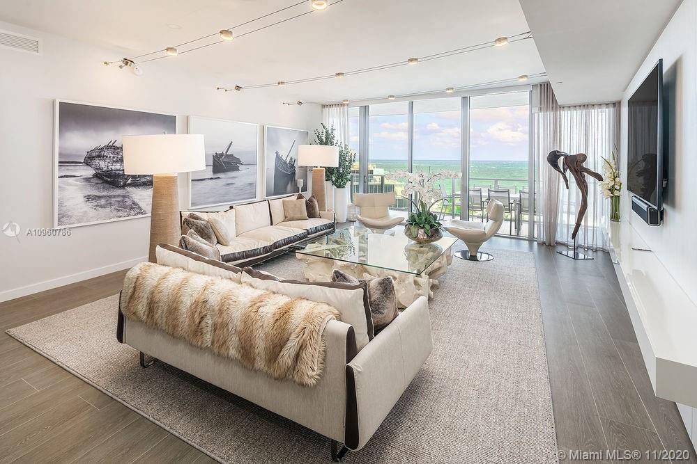 Recently Sold: $3,875,000 (4 beds, 4 baths, 3204 Square Feet)